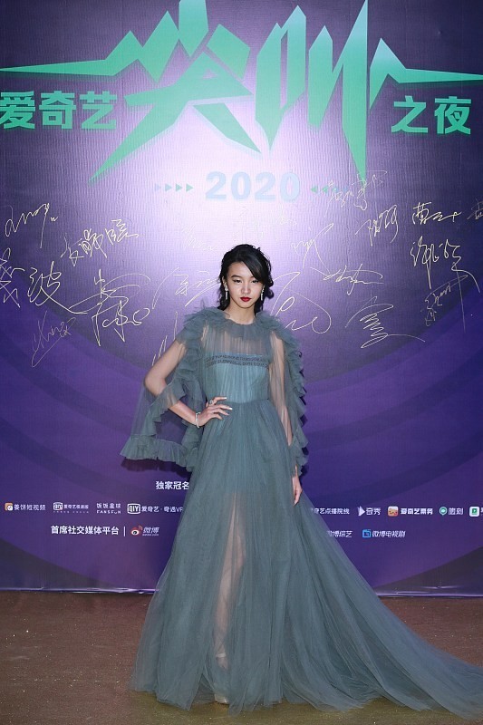 服饰|木村光希继承了爸妈的高颜值, 不过纯绿色长裙好显黑, 有点压气质