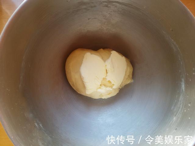 自制吐司总是干硬方法用错，难怪不柔软，诀窍分享给你，快试试