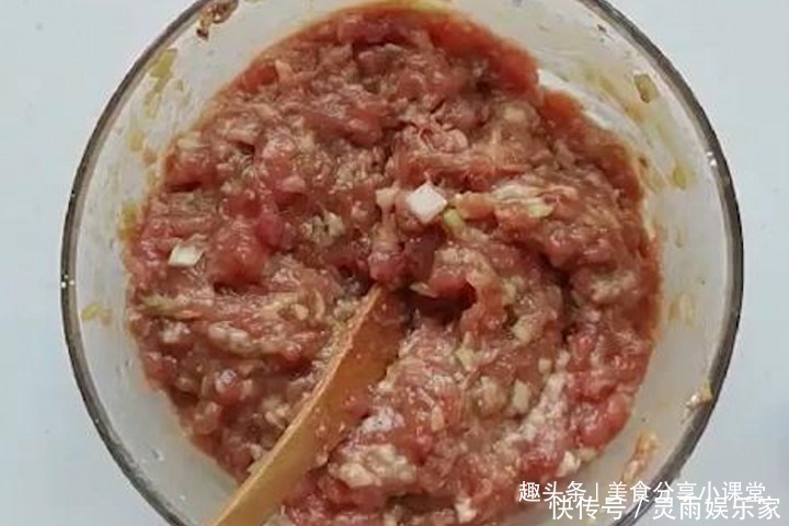 好吃|过年了,教你豆腐皮最好吃的做法,先卷后蒸,待客家宴倍有面子