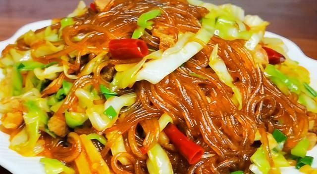 包菜炒粉条|几毛1斤的粉条火了,教你个好吃的做法,不坨不粘锅,好吃又解馋