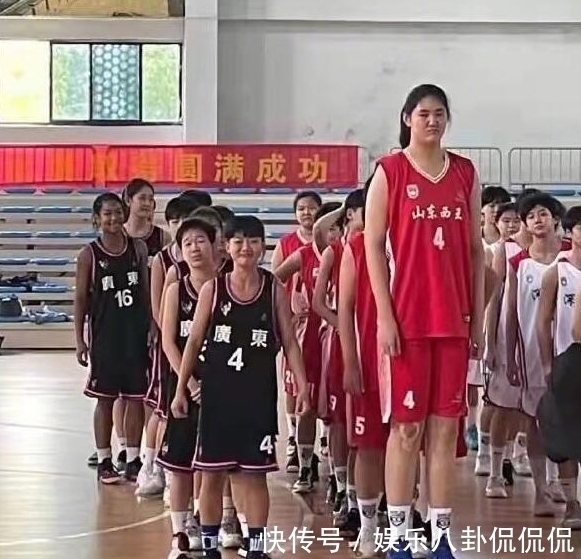 身高|2米3女姚明现身山东男篮训练场 网友:陶汉林与她比就是小鱼儿