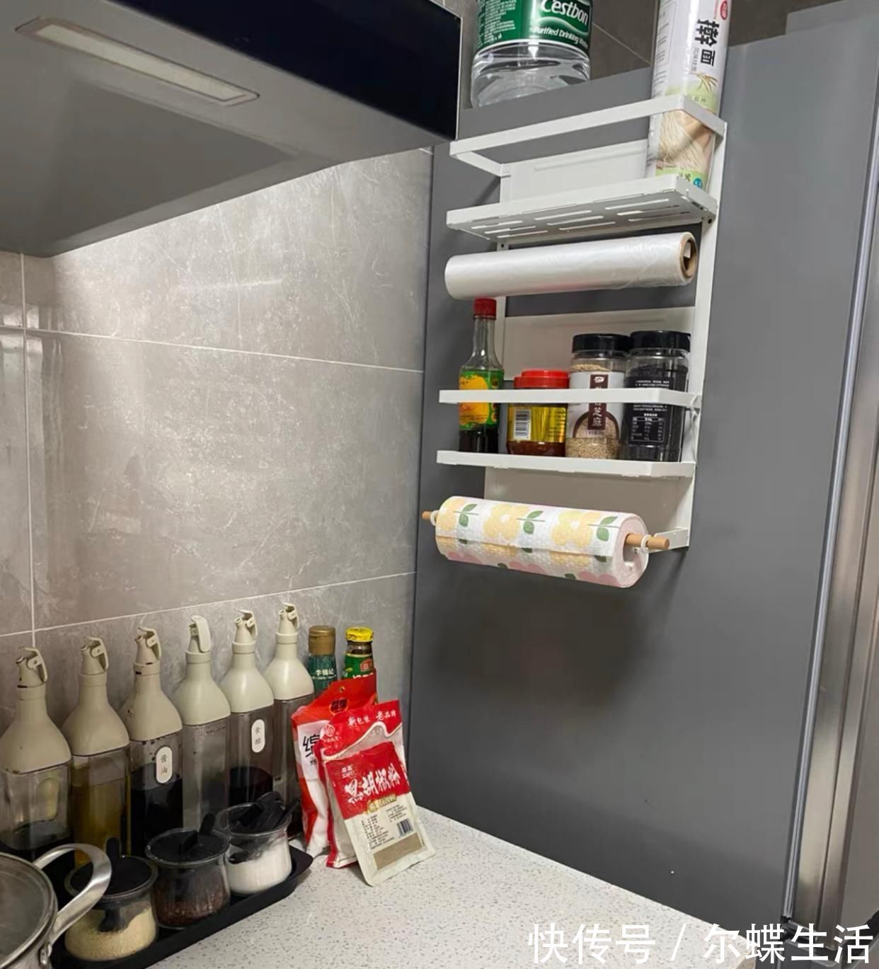 灶台|原来不懂，厨房瓶瓶罐罐堆灶台！其实早该这样弄，干干净净又高级