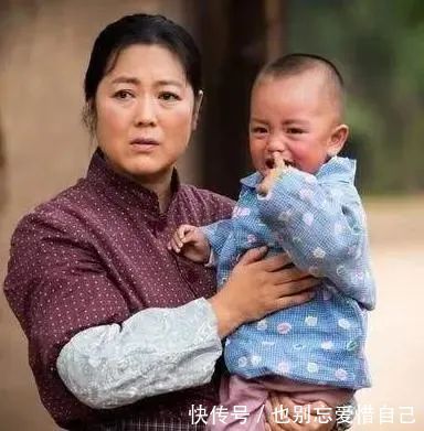 胡杨女人|为什么总演农村大姐胖婶王茜华自曝当年被梅婷抢角，难忍泪水