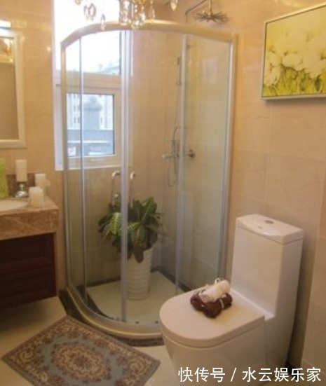 老公|楼上邻居把阳台改成卫生间，老公笑着同意，一周后老公哭着说后悔