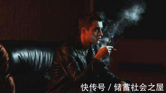 右脑|45岁男子深夜脑梗,不喝酒不抽烟,专家直言:1件事做的太频繁