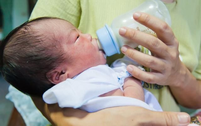 新生儿头发稀少只因遗传？做好这5点宝宝头发浓又密，赶紧学起来