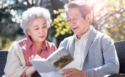 人到老年|人老了以后靠什么,这三样东西比子女更可靠
