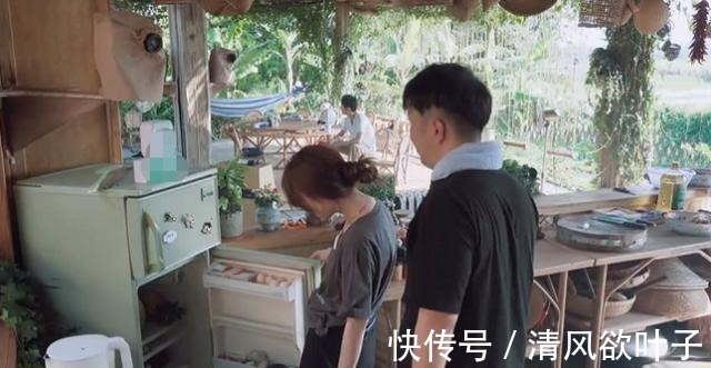 湖南卫视|《向往的生活》迎来待遇最好的女嘉宾，连何炅都为她亲自撑伞！