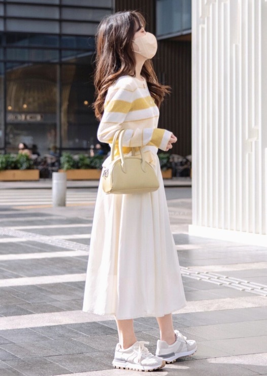 搭配 这个春天,穿“针织衫+半身裙”真美,低调演绎女人味