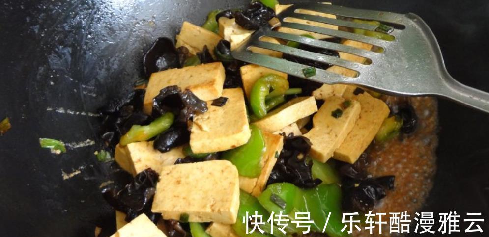 冬日进补,猪肉牛肉靠边站,多给家人吃它,软嫩入味,太解馋了