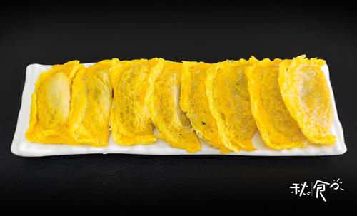 年夜饭，这盘金黄喜气的“蛋饺”上桌率很高，做法配料，都教给你