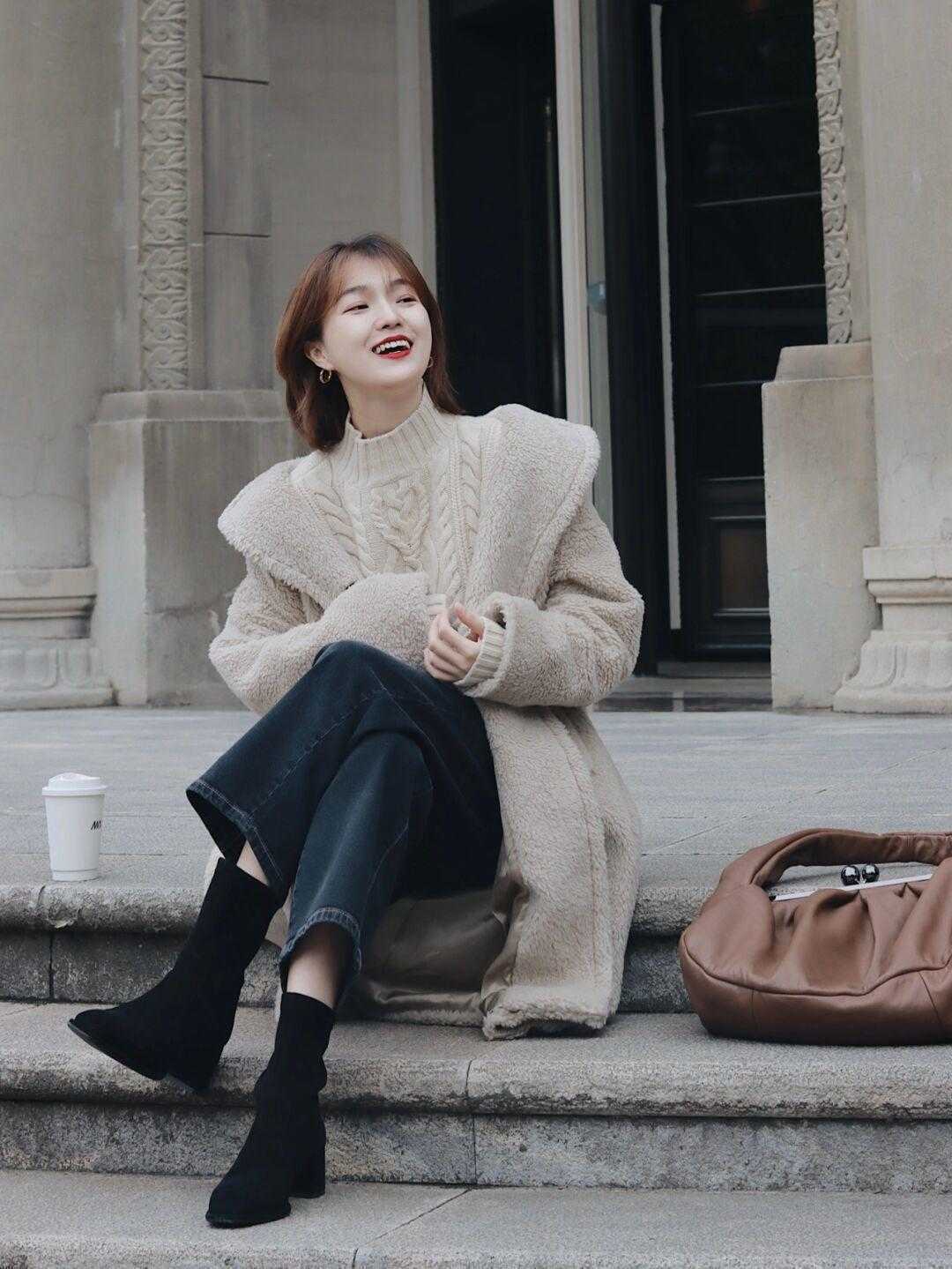 减龄 冬天造型不全是沉闷的!学会“上浅下深”的穿法,明艳又减龄