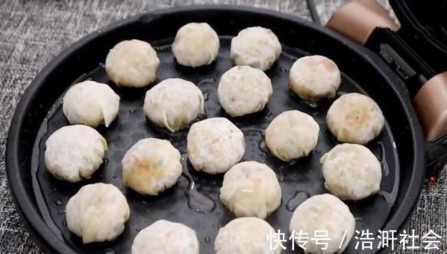 馄钝皮|这款糯米团子我家隔三差五做，营养美味，5分钟出锅，孩子超爱吃