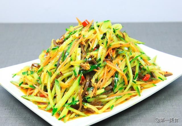 黄瓜|黄瓜拌木耳非常开胃的做法，清脆爽口，酸辣过瘾，吃一口就爱上