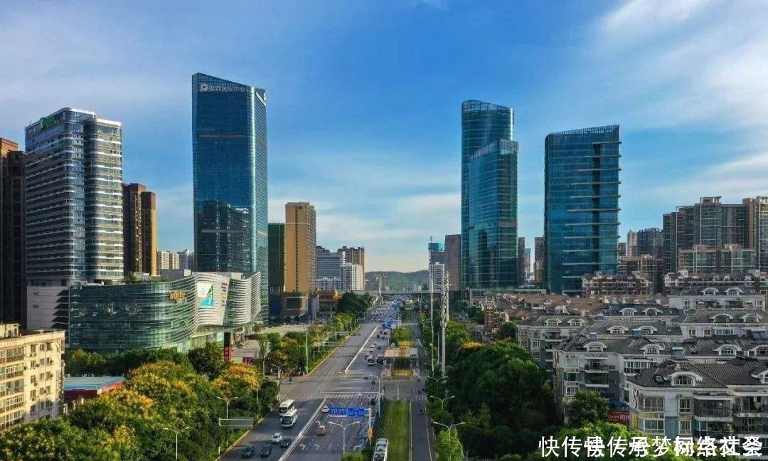 小区|买房子是买市中心的二手房好还是买偏僻一点的新房好?