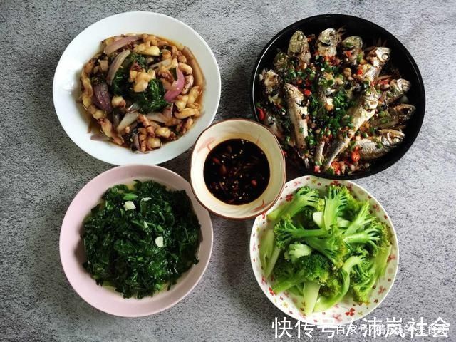 加料酒|老爸来串门,我准备了几道菜,花钱少吃得香,朋友好吃才是王道
