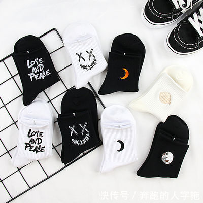 白棉袜 女生能把白棉袜穿变色吗?