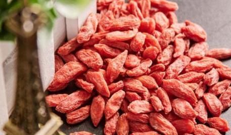 身体|睡觉前生嚼枸杞,身体会得到哪些“滋润”?但不是人人都适合