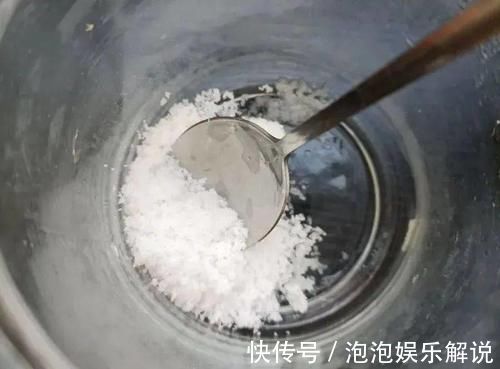 嘎嘣脆|快速腌腊八蒜,一天就变绿,各个嘎嘣脆