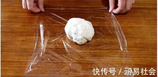 花椒粒|一碗面粉，2个萝卜，教你做好吃的萝卜丝饼，爱吃萝卜的快收藏