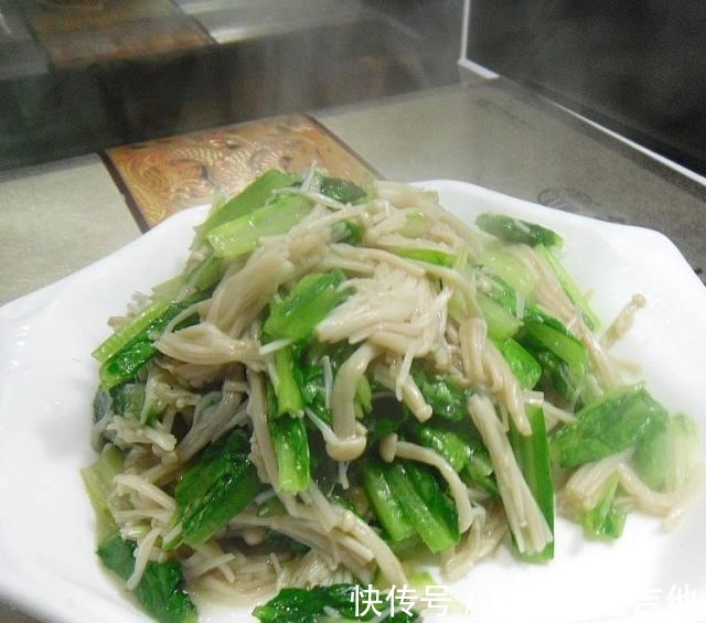美食天下|金针菇炒油麦菜，简单快手，清香味美！