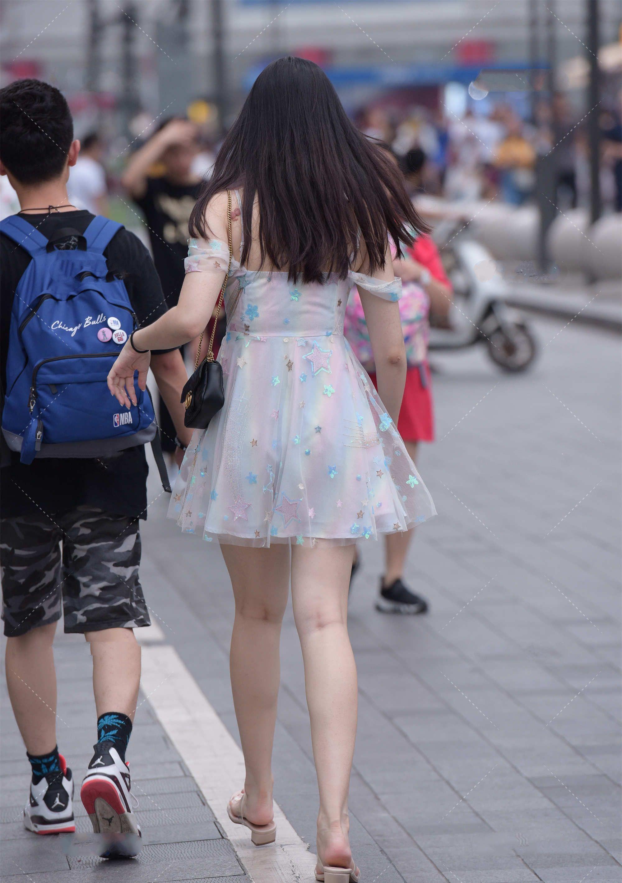 高跟鞋|仙女裙加上彩色亮片装饰，仙气十足，也太美了吧