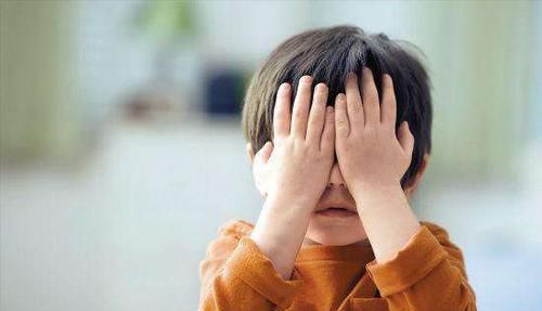 错误|得知儿子在学校摸女同学屁股,这对家长的做法,太伤孩子自尊