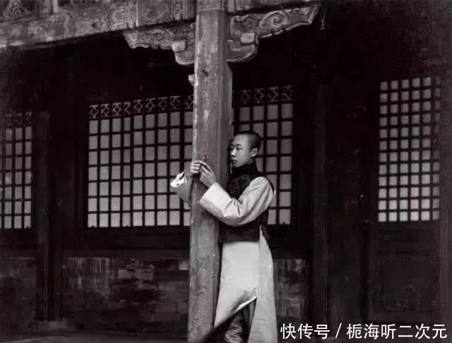 紫禁城|溥仪被逐出紫禁城的老照片，凌乱的龙床，行李拉了80多箱！