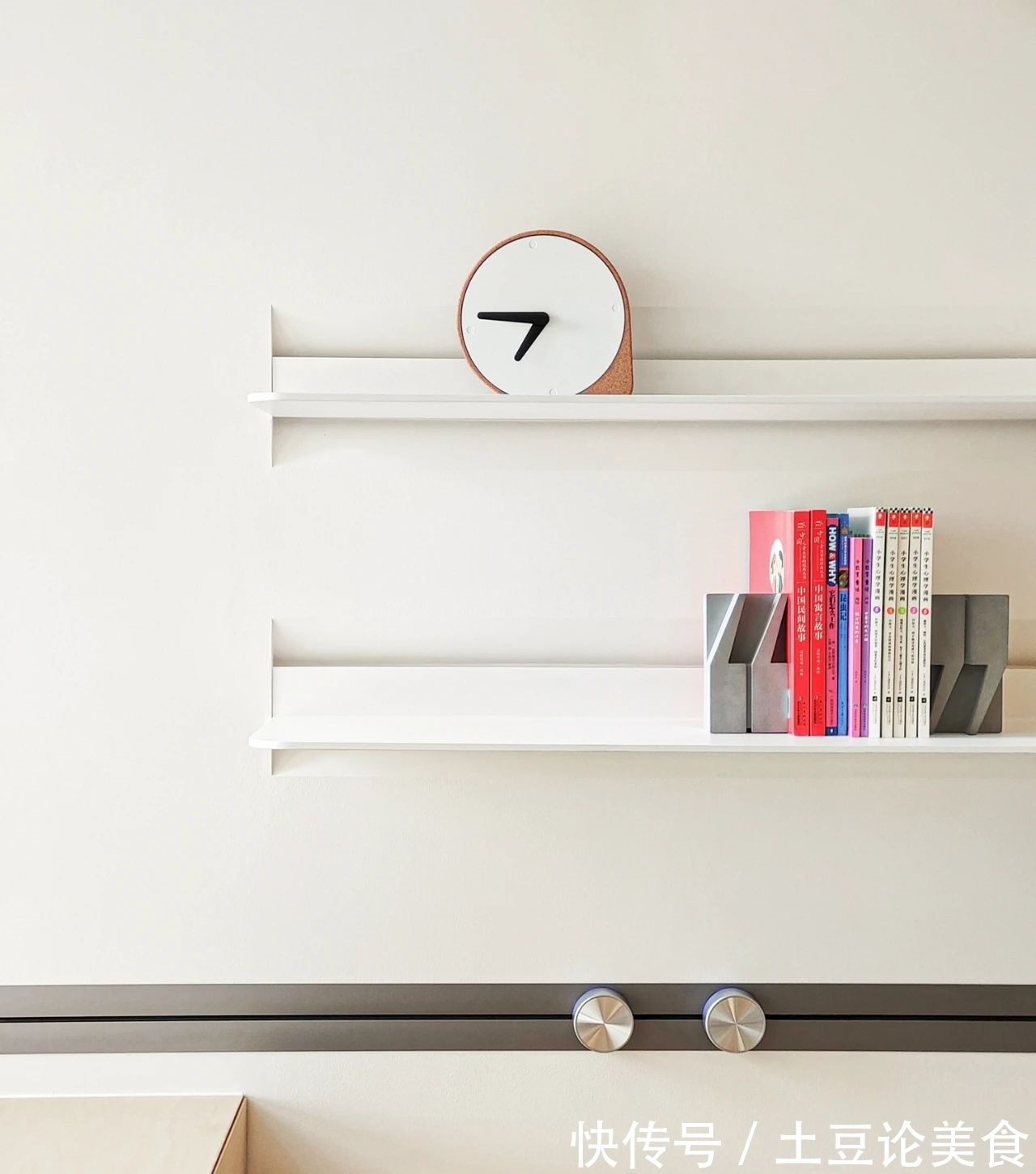 浅灰色|75㎡ 两居室，超多储物空间好看又实用，又充满高级感的生活空间~