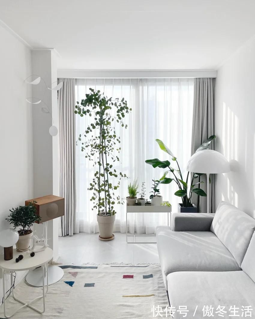 客厅|她独居住57㎡,打通阳台,去电视墙化,干净极简越住越像新房