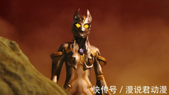 卡尔蜜拉|特利迦奥特曼01：卡尔蜜拉和哥尔巴实力太弱，二打一不敌特利迦