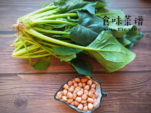 厨师长教你一道凉拌菜，花生拌菠菜，清口又解腻，适合这个季节吃