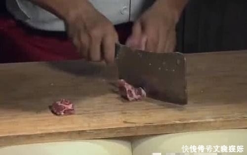 不算什么|中国厨师表演“面团吹气球”,看呆了外国人,厨师:这不算什么