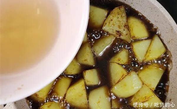 口感|酸甜可口的糖醋土豆,食材便宜,做起来简单,口感甜而不腻