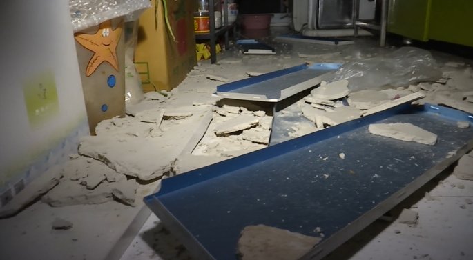 天花板|轰隆一声！住户正在厨房做饭，没想到经历了一场“历险记”