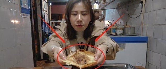 密子君吃80個(gè)“巨型”煎餃,掰開一看卻穿幫,直接掉粉70萬(wàn)