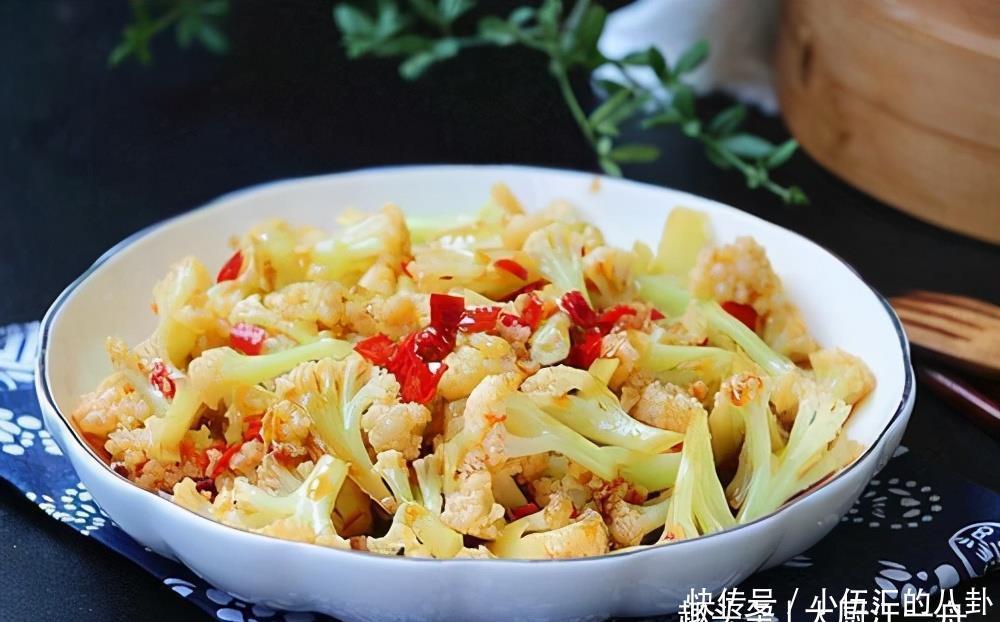菜花别再炒着吃,聪明人这样做,拿酱油一拌,清口解腻又好吃