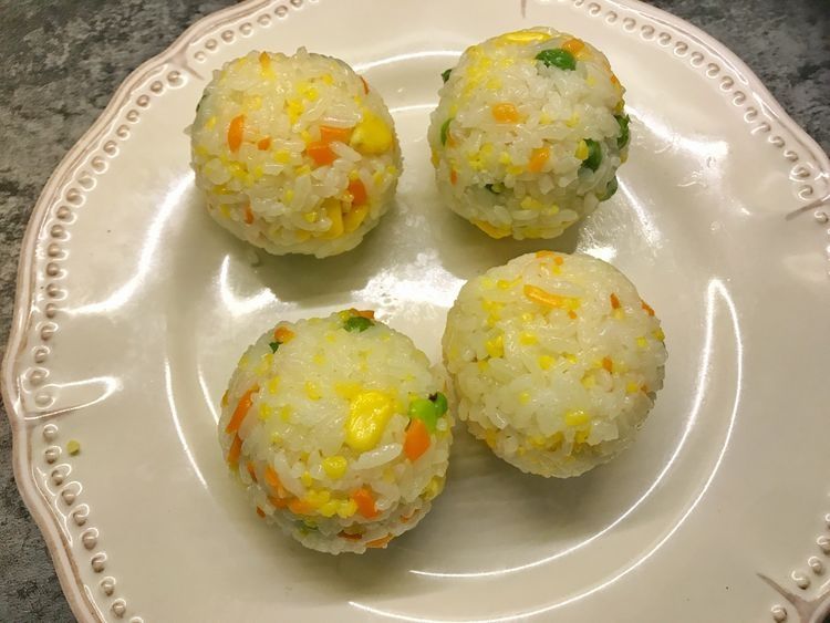 剩米饭大改造，做成美味的饭团，10分钟就上桌，味道很不错