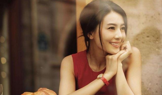 小编建议 女人手表戴左手好,还是右手好别再戴错被人笑话,多了解不吃亏