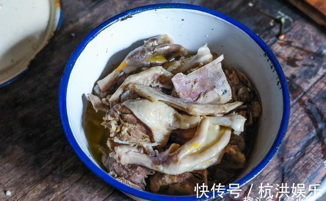 农家菜|舅舅一家来做客，妈妈做了8个农家菜招待，网友真富有