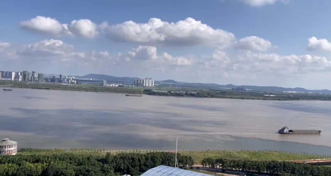 均价|改名换姓直降9000,还卖不动!业主闹翻天!