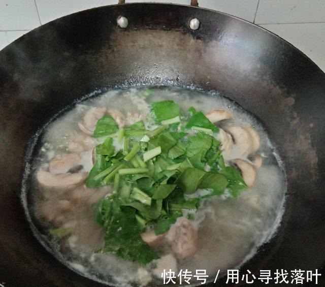 口蘑菜心|口蘑菜心肉丸汤，营养丰富，汤鲜味美！