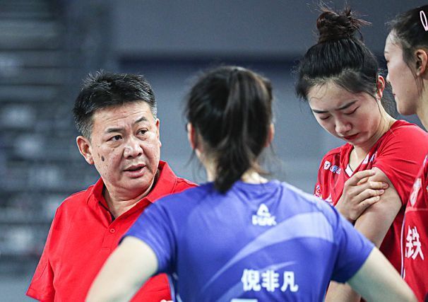 女排|蔡斌发出夺冠宣言!女排新主帅刚上任就表态,信心满满令人期待