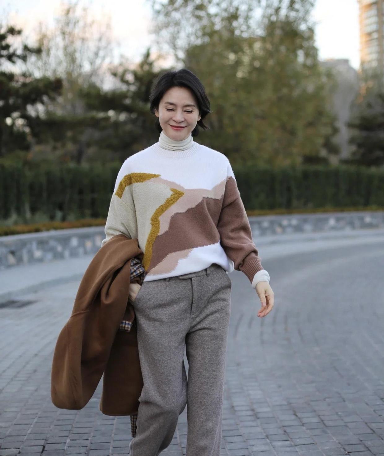 打扮 这些才是40+女性该有的打扮,简约舒适不老气,气质优雅又高级