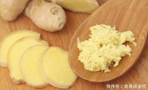脚底板|睡前在脚底抹点生姜,用不了半个月,身体会有三个“喜人”的变化
