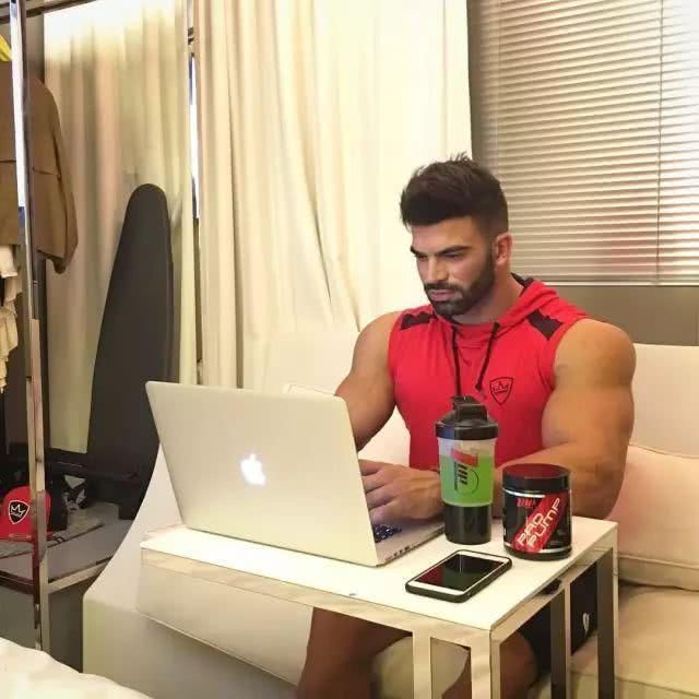 健身|一张裸照征服全世界这个男人的肉体简直逆天了