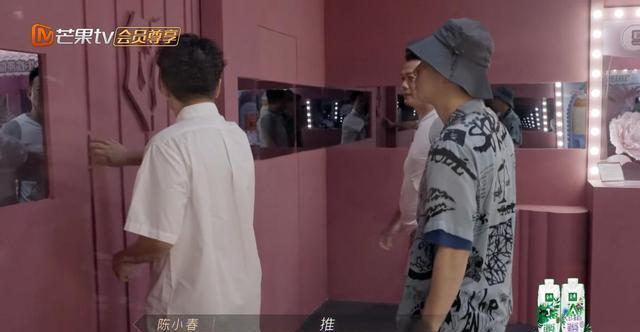 《哥哥》:一開始以為是看哥哥們答題,看完后才發(fā)現(xiàn)原來主角是門