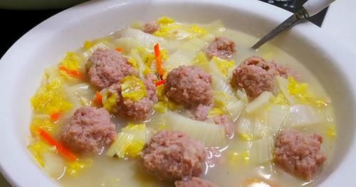 肉馅|入秋后，要多吃此肉，用来做肉丸子汤，鲜美营养高，吃着特别香！