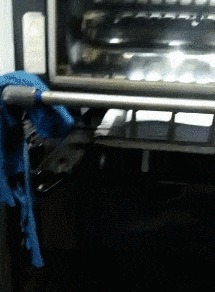 |搞笑GIF:仙女,你这样欺负一个机器人,真的会让系统错乱的