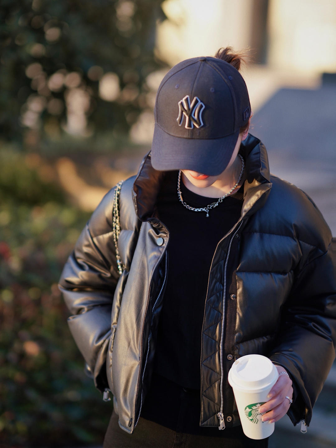 马丁靴 高质量的“皮羽绒”保暖又显贵,借鉴这些搭配,舒适优雅提气质